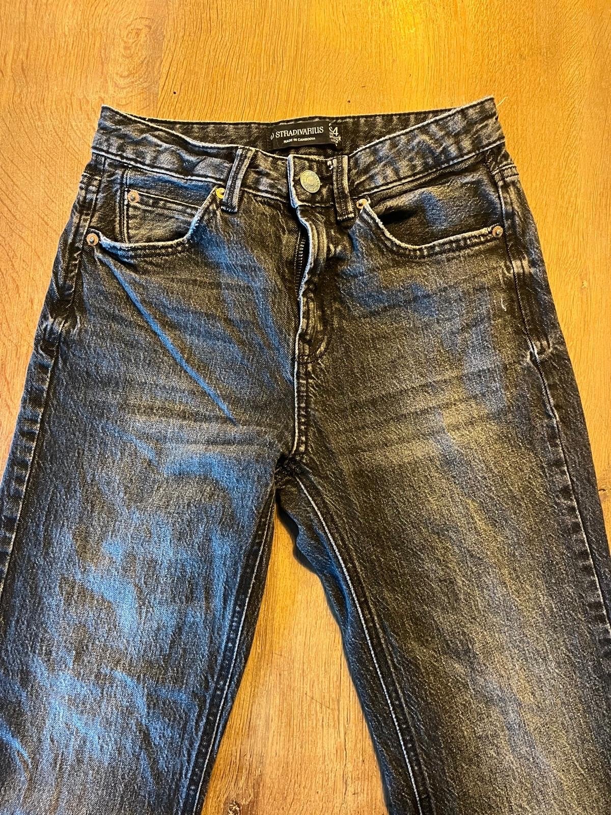 Stradivarius jeans, maat W27 (confectie 34), Ophalen of Verzenden, Zo goed als nieuw, Zwart, W27 (confectie 34) of kleiner