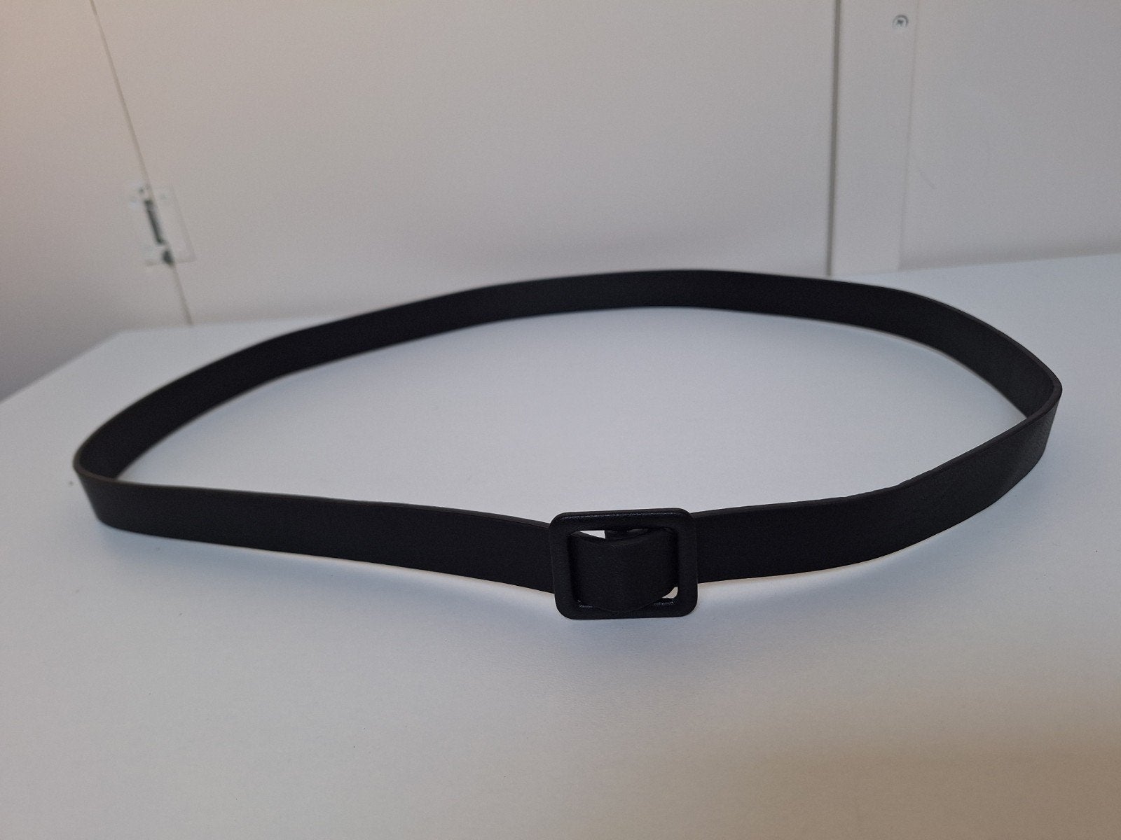 Nieuwe zwarte riem 108 cm, Kleding | Dames, Riemen en Ceinturen, 100 cm of meer, Zwart, Nieuw, Tailleriem