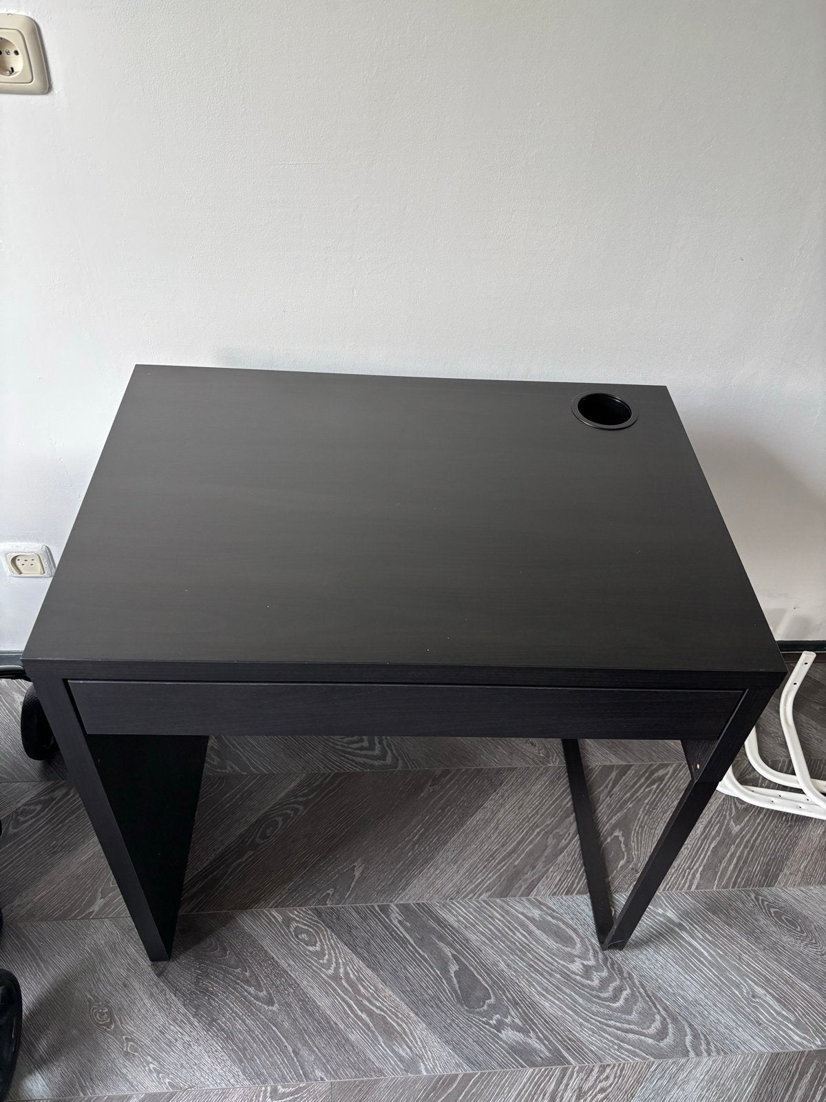 IKEA Micke Bureau Zwartbruin - Zo goed als nieuw, Ophalen, Met lades, Zo goed als nieuw, IKEA