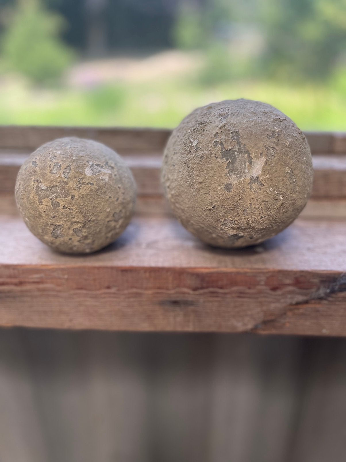 Stenen deco ballen, Huis en Inrichting, Woonaccessoires | Schalen en Manden, Ophalen of Verzenden, Zo goed als nieuw, Rond, Steen of Aardewerk