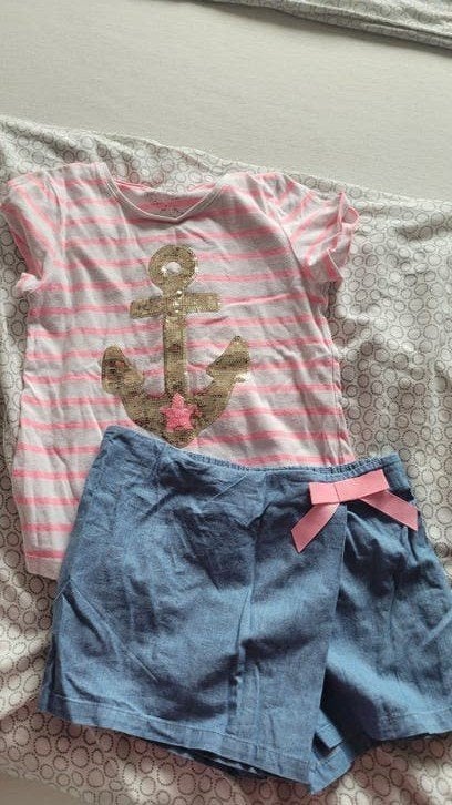 Zomerse set: T-shirt met anker en denim short, Kinderen en Baby's, Kinderkleding | Maat 128, Ophalen of Verzenden, Gebruikt, Onbekend
