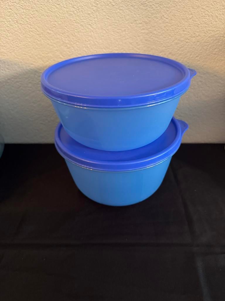 Tupperware nieuw 1,5L en 2L - Blauwe kommen met deksel, Ophalen of Verzenden, Nieuw, Blauw, Bak of Kom