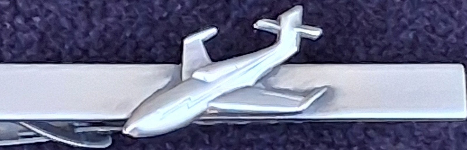 Dasspeld.  Piloot. Vliegtuig. Silverplated., Ophalen, Zo goed als nieuw, Overige kleuren, Effen
