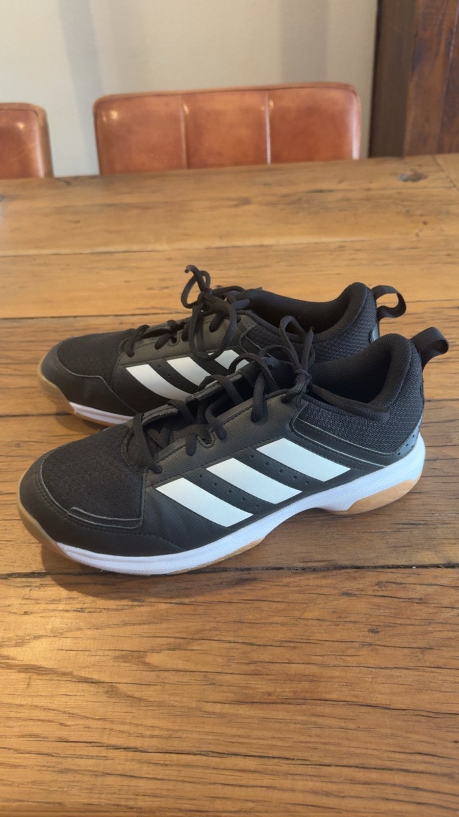Adidas zaalschoenen 43 1/3 - Zwart met wit, Ophalen, Zwart, Overige typen, Gedragen