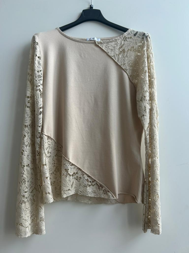 MADE IN ITALY top met kanten mouwen beige mt TU