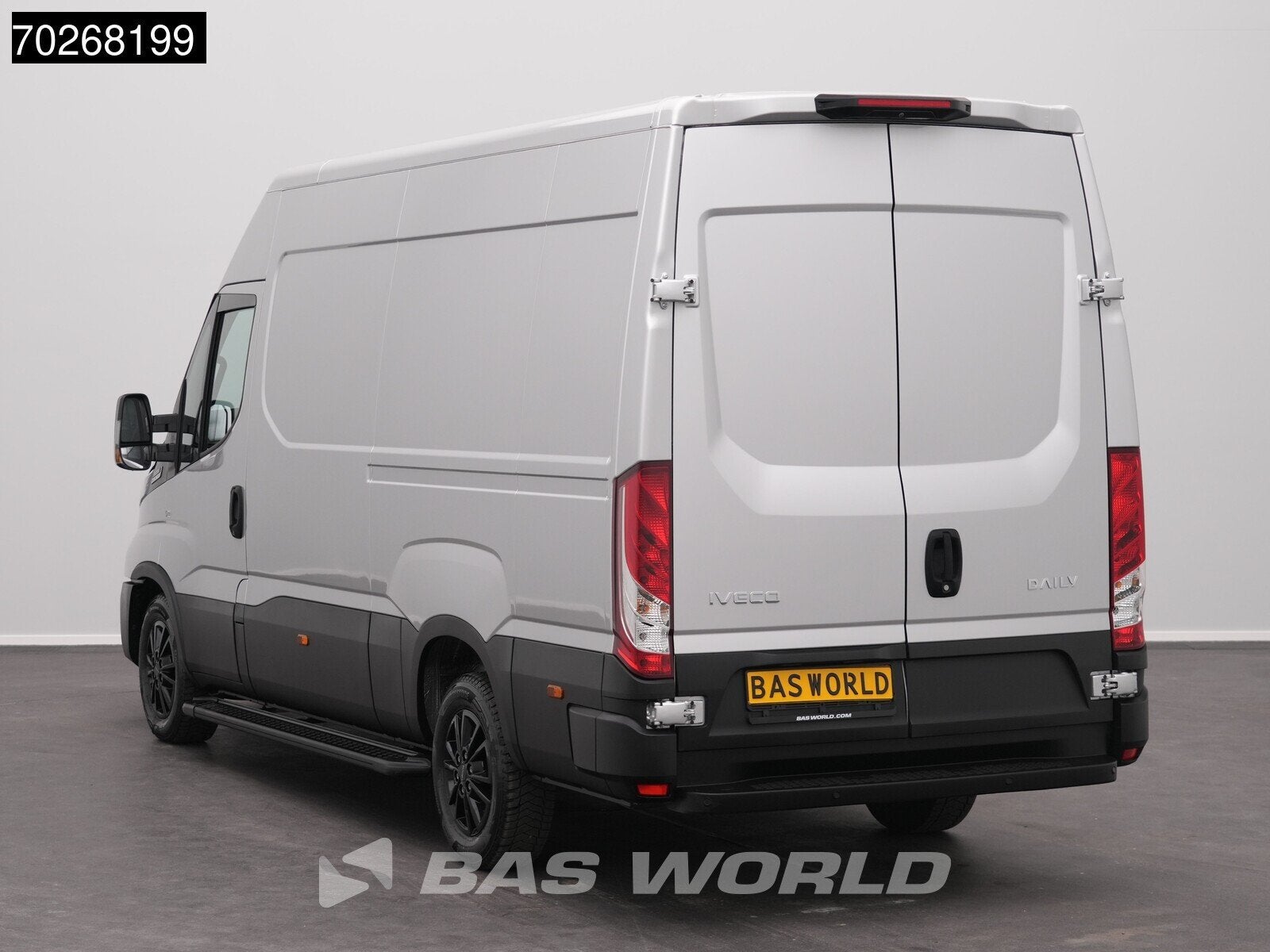 Iveco Daily 35S21 BPM VRIJ! Automaat Black Edition 2025 mode, Auto's, Bestelauto's, Automaat, Stof, Euro 6, 4 cilinders