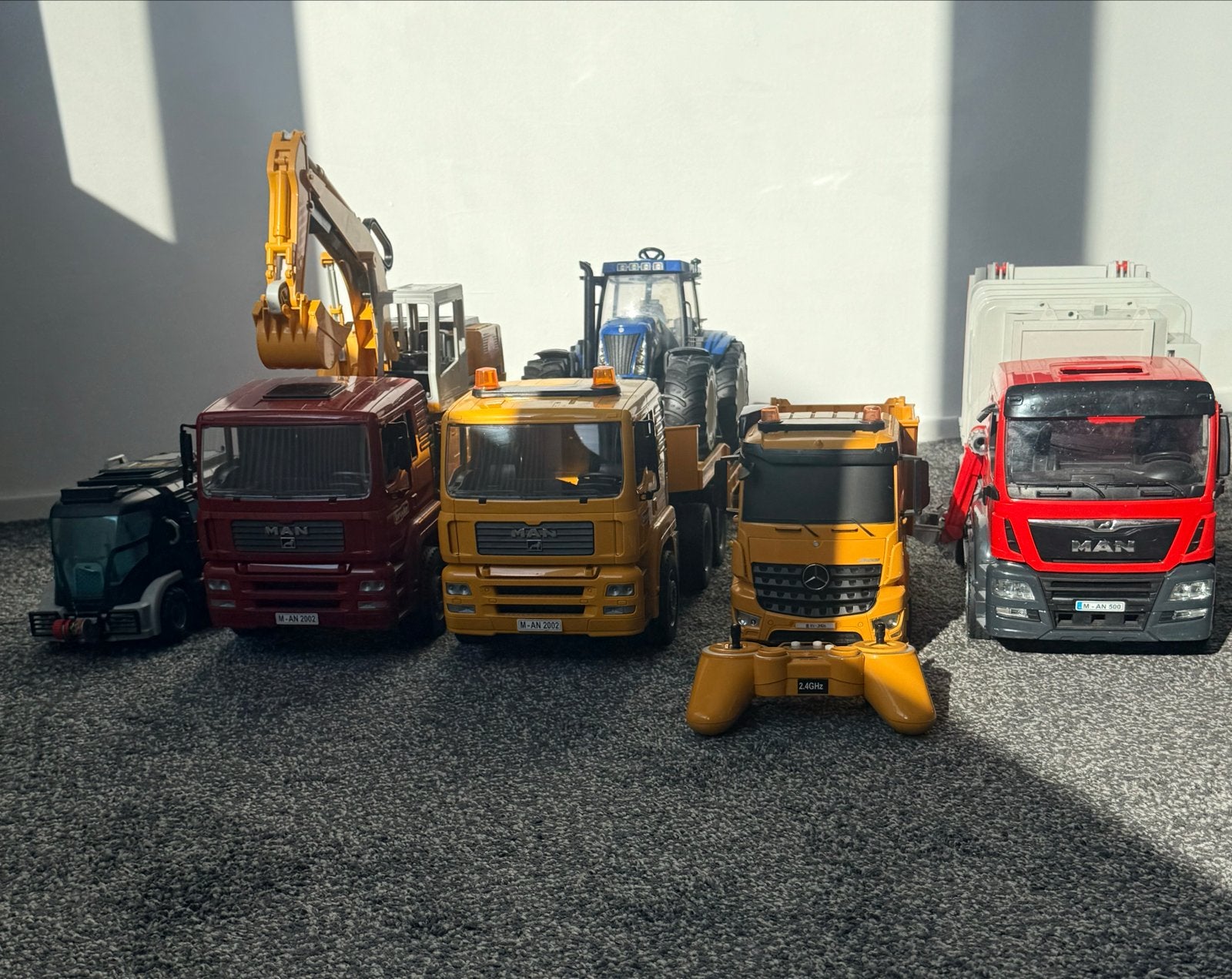 Bruder collectie speelgoed vrachtwagens en tractor, Kinderen en Baby's, Speelgoed | Speelgoedvoertuigen, Ophalen of Verzenden