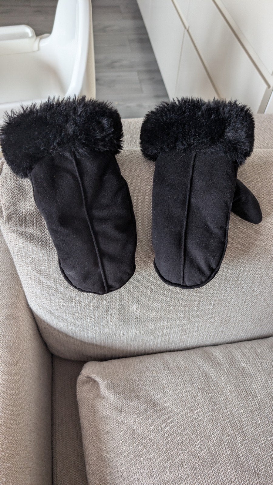 Zwarte wanten met imitatiebont, Kleding | Dames, Mutsen, Sjaals en Handschoenen, Maat 38/40 (M), Ophalen of Verzenden, Handschoenen