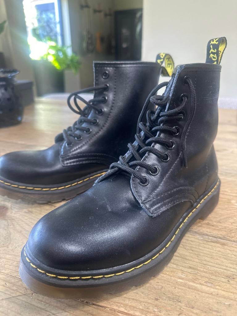 Zwarte laarzen maat 39 - Dr. Martens look, Kleding | Dames, Schoenen, Ophalen of Verzenden, Gedragen, Zwart, Lage of Enkellaarzen