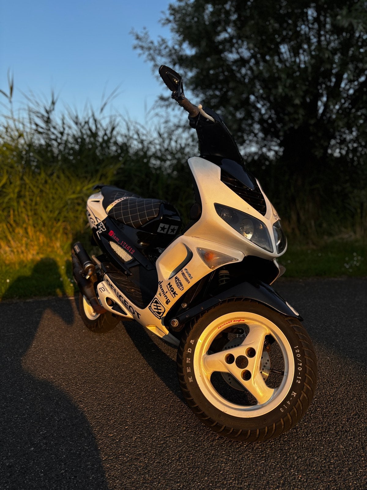 Peugeot Speedfight 2 (WOK) - Wit/Zwart met 123, Fietsen en Brommers, Scooters | Peugeot, Tweetakt, Gebruikt, Maximaal 45 km/u