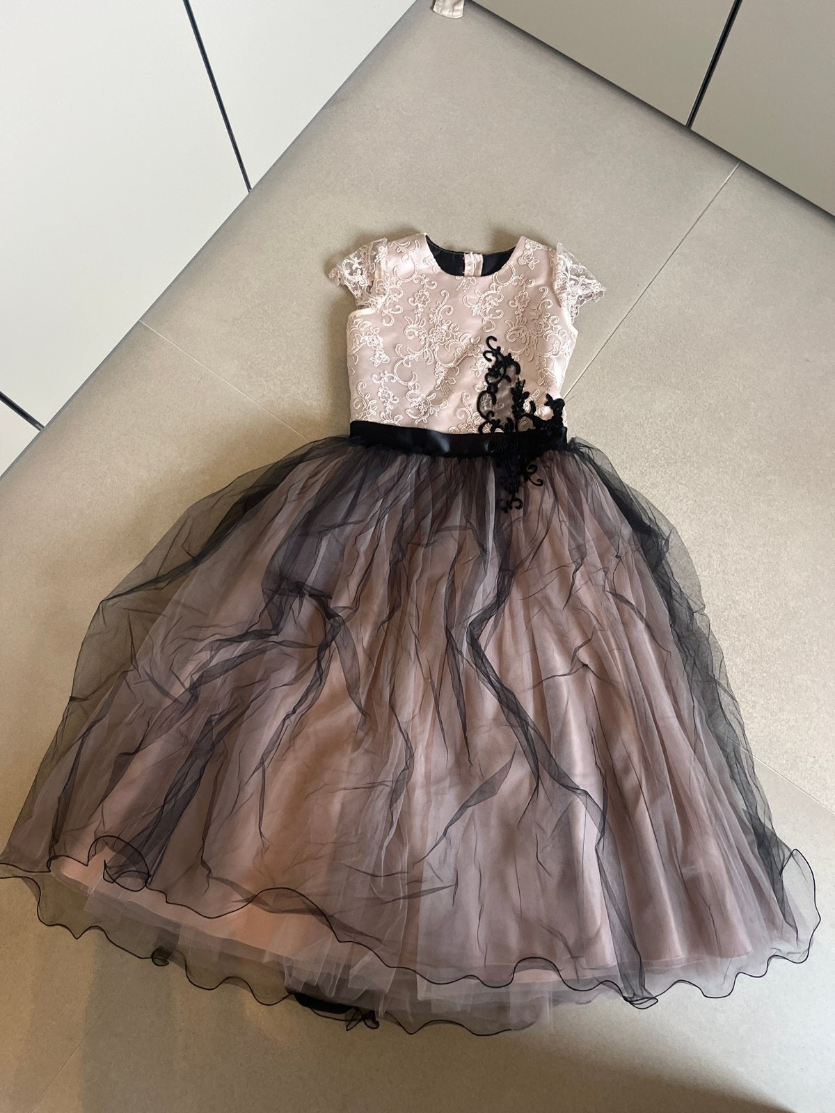 Elegante kinderjurk met kant en tule - perfect voor feestjes, Ophalen of Verzenden, Zo goed als nieuw, Meisje