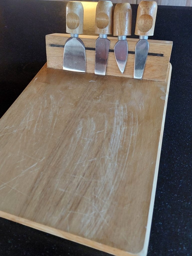 Houten hapjesplank / kaasplank / snijplank met magneet, Hout, Ophalen of Verzenden, Overige typen, Gebruikt