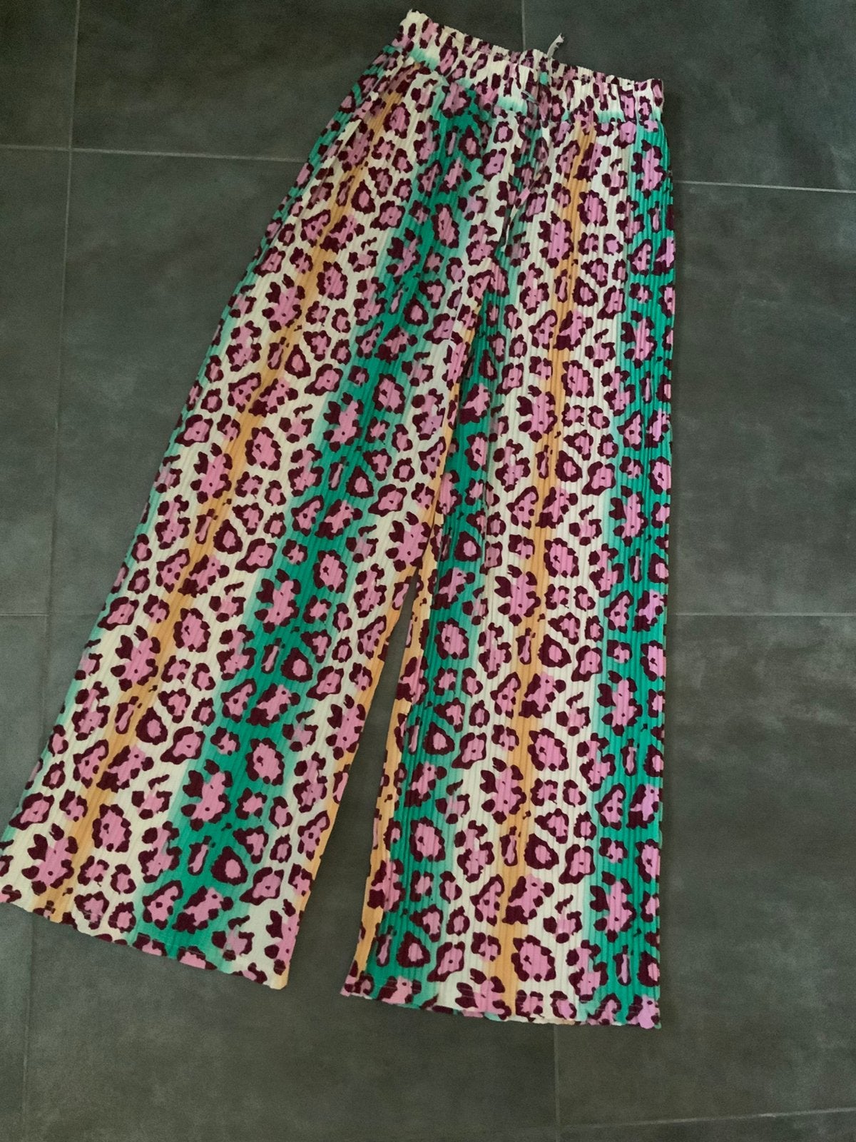 Toffe nieuwe broek, Ophalen of Verzenden, Zo goed als nieuw, Maat 38/40 (M), Onder de knie