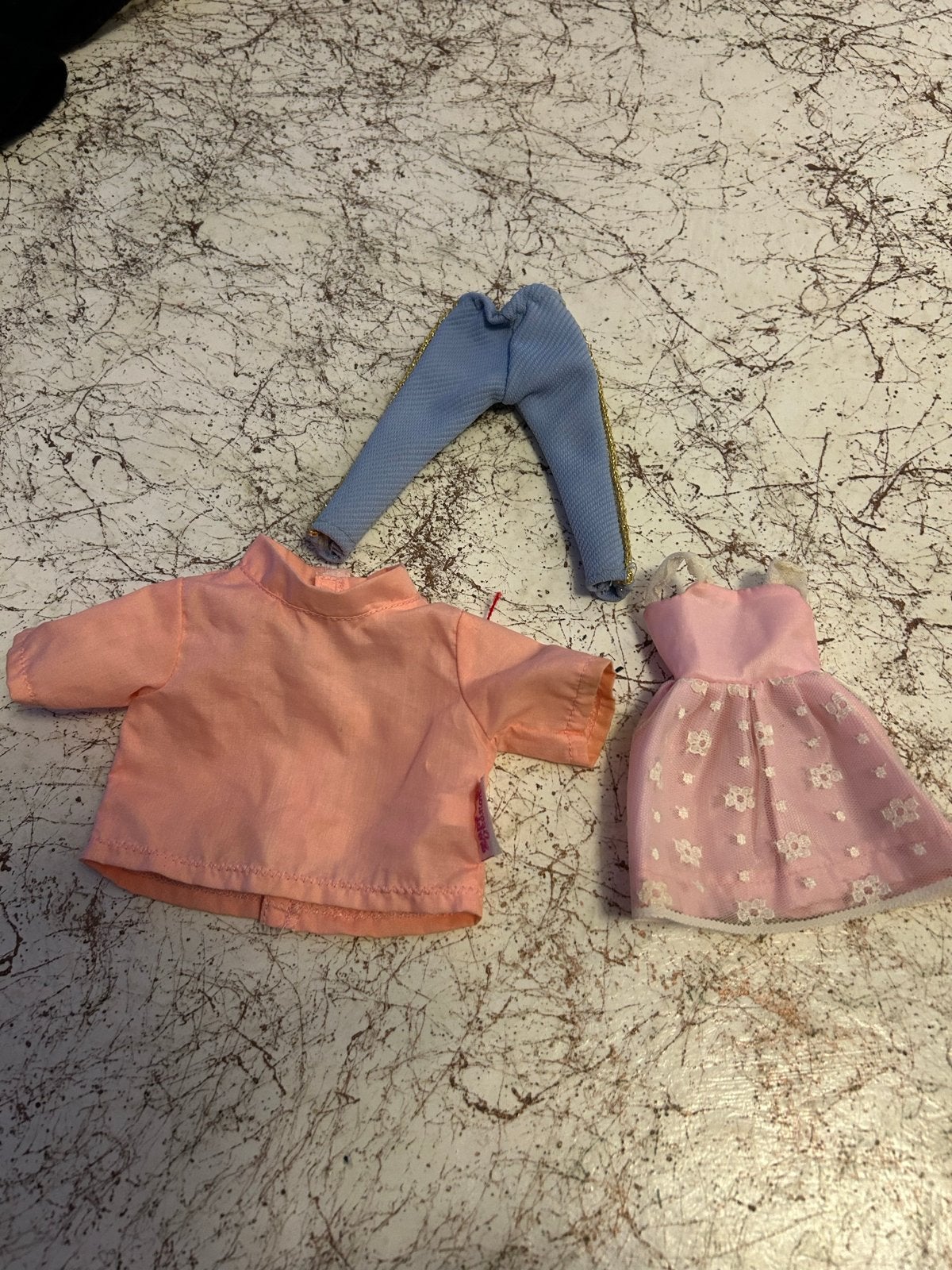 Barbie kleding set: roze jurk, roze blouse, blauwe broek, Ophalen of Verzenden, Gebruikt, Barbie