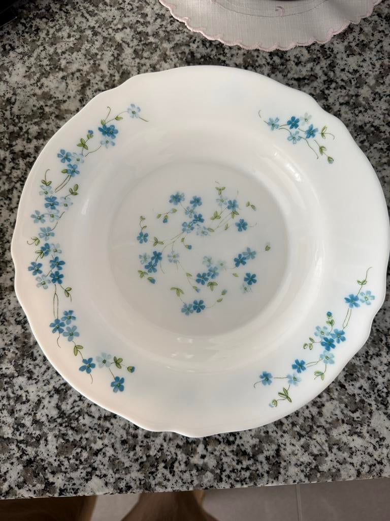 Witte borden met blauwe bloemetjes, Huis en Inrichting, Keuken | Servies, Gebruikt, Keramiek, Ophalen of Verzenden, Bord(en)