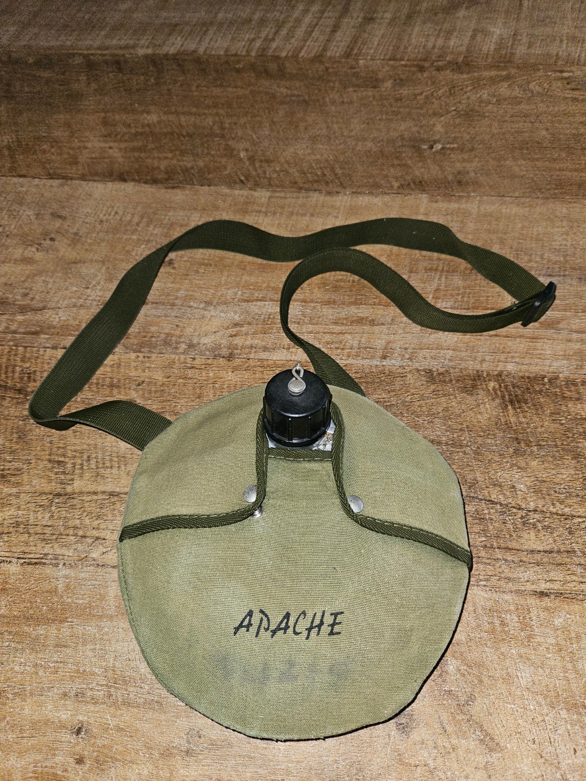 Vintage militaire veldfles met 'Apache' opdruk, Ophalen of Verzenden, Landmacht, Overige gebieden, Overige typen
