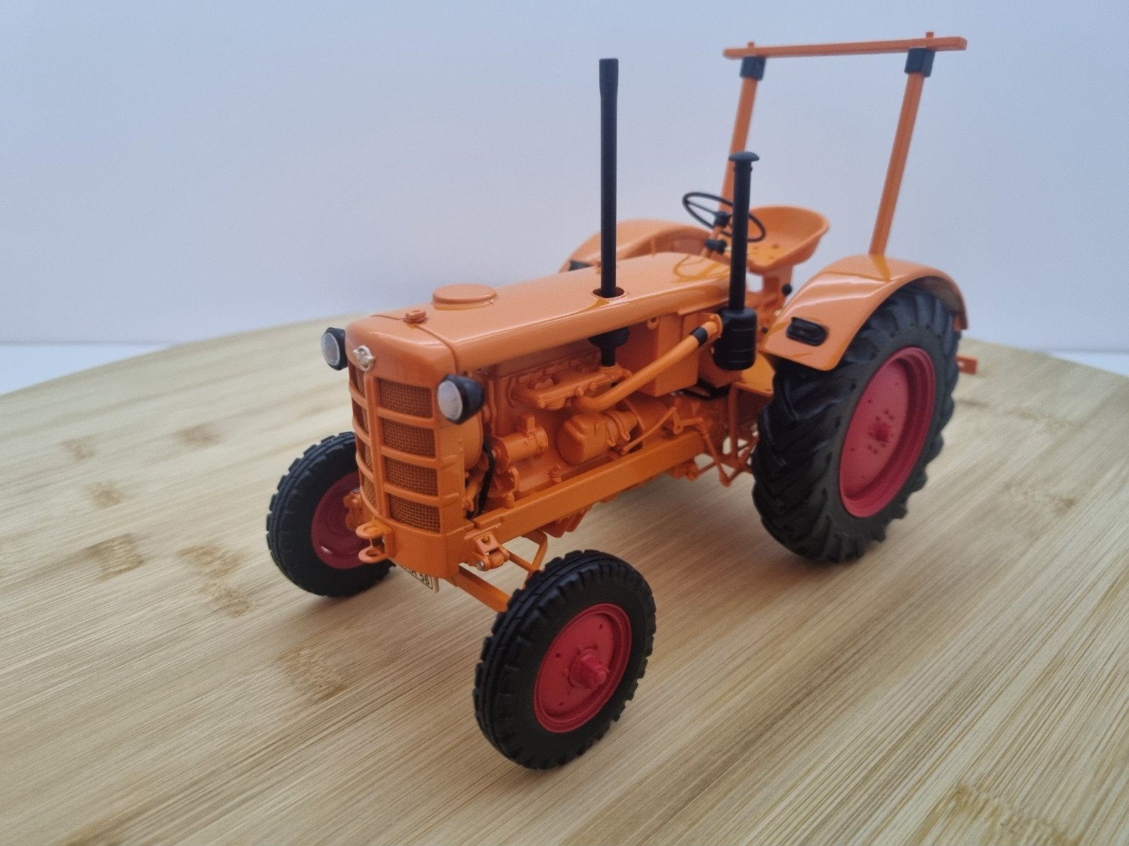 Minichamps Hanomag R28 Tractor 1:18 Nieuw in doos!, Hobby en Vrije tijd, Modelauto's | 1:18, R, Overige typen, Nieuw, Ophalen of Verzenden