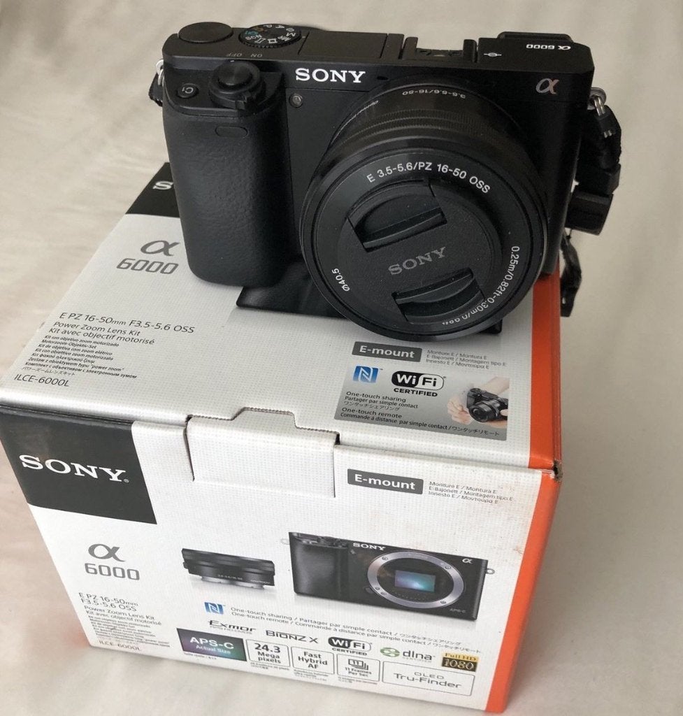 Sony Alpha A6000 Systeemcamera met 19mm F2.8 EX DN lens, Audio, Tv en Foto, Fotocamera's Digitaal, Ophalen of Verzenden, Zo goed als nieuw