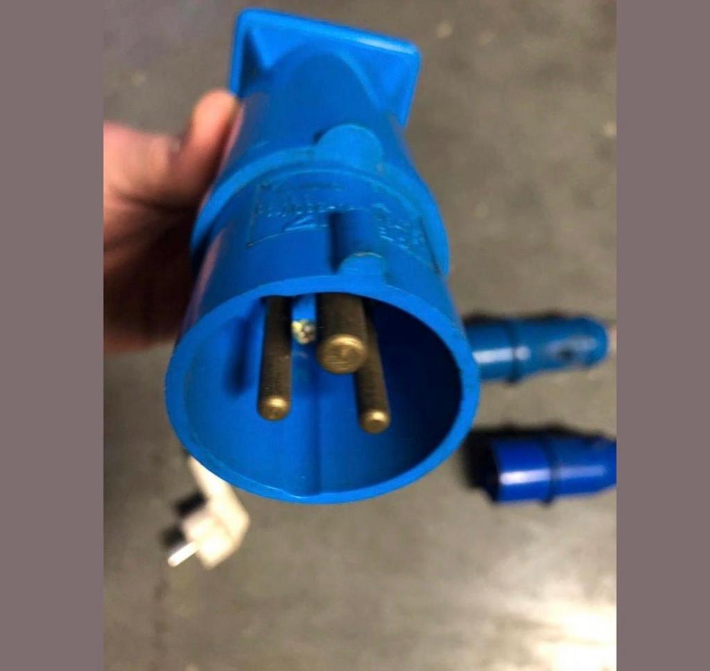 Set van 4 CEE stekkers voor camper en caravan, Caravans en Kamperen, Ophalen of Verzenden, Gebruikt