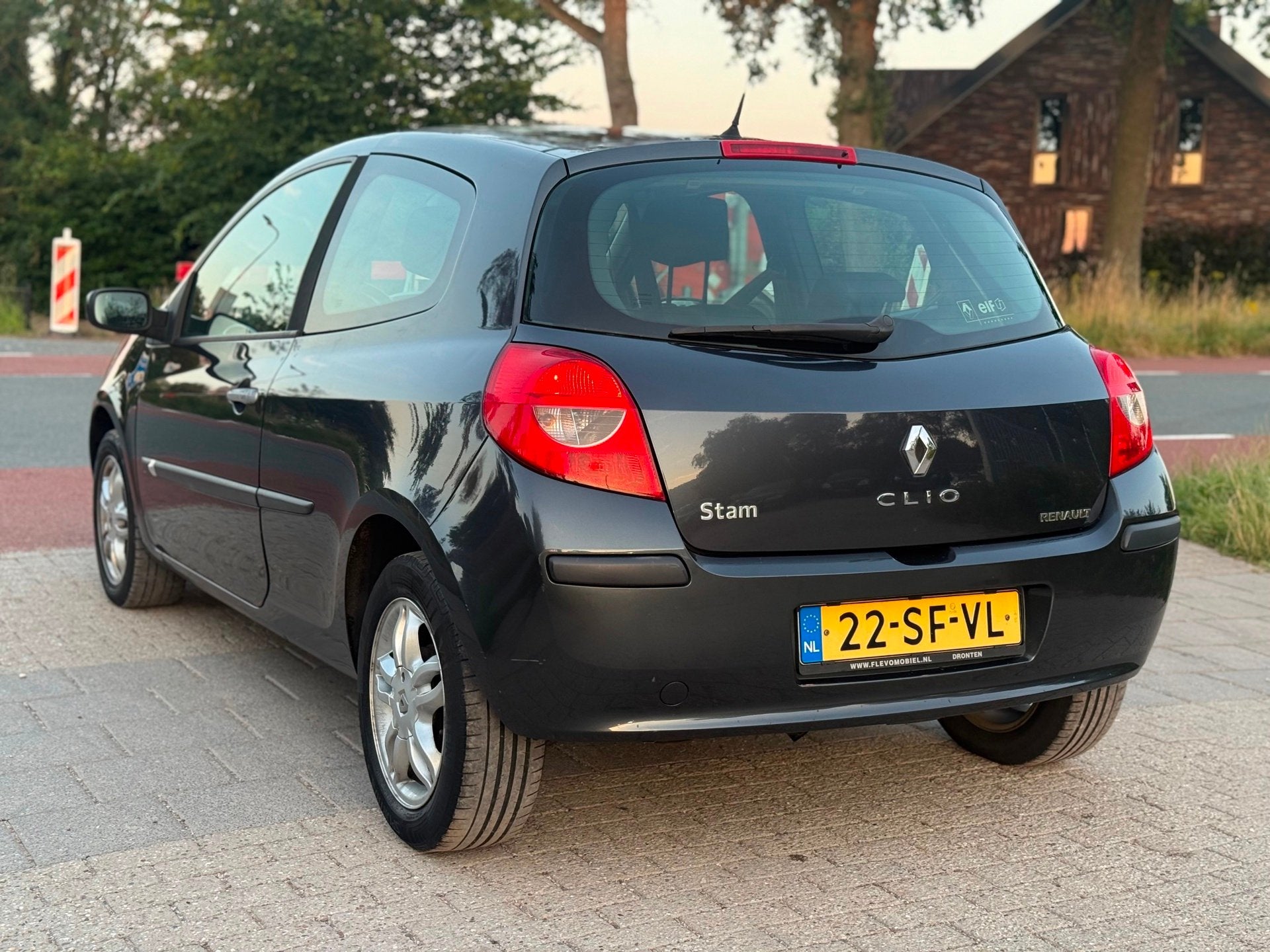 Renault Clio 1.4-16V Dynamique Luxe Airco Elekpakket Koopje, Auto's, Voorwielaandrijving, Gebruikt, 4 cilinders, Handgeschakeld