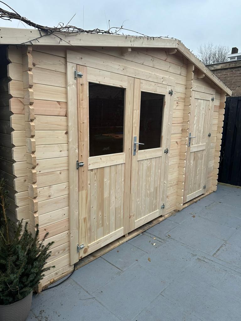 Nieuwe houten blokhut met dubbele deuren en extra deur, Tuin en Terras, Ophalen, 200 tot 400 cm, 250 tot 500 cm, Blokhut
