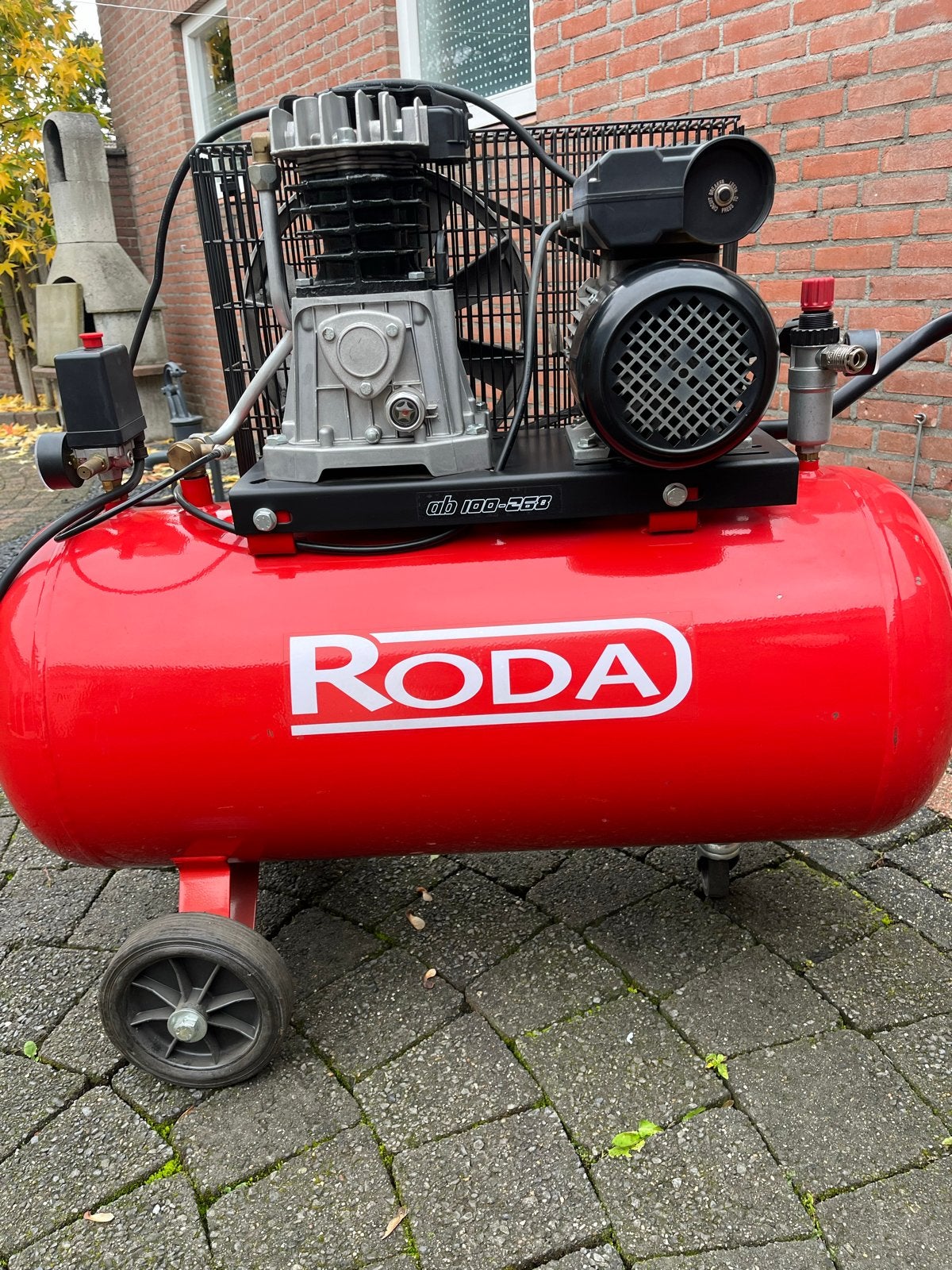 Z.G.A.N. Comprecor Compressor 100 Liter Tank, Doe-het-zelf en Verbouw, Ophalen, Zo goed als nieuw, 200 tot 400 liter/min, Mobiel
