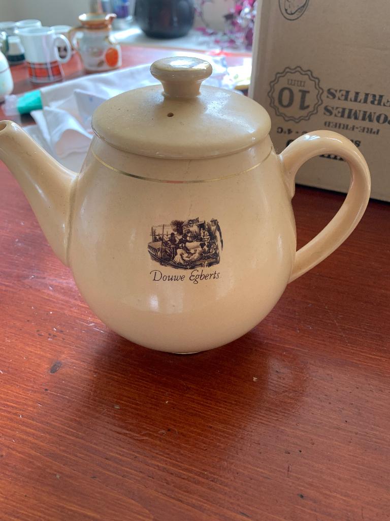 Oude theepot, Verzamelen, Ophalen of Verzenden, Zo goed als nieuw, Porselein, Overige typen