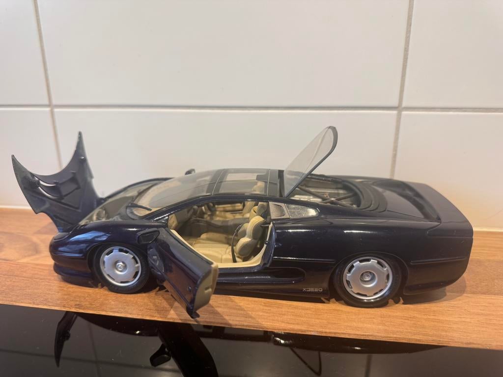 model auto 1:18 - Jaguar XJ220 – Maisto, Ophalen of Verzenden, Gebruikt, Auto, Bburago