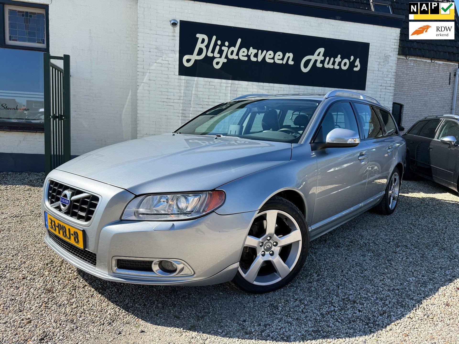 Volvo V70 2.0T R-Edition Org NL | Leer | Stoel VW | Trekhaak, Euro 5, Zwart, 4 cilinders, 203 pk