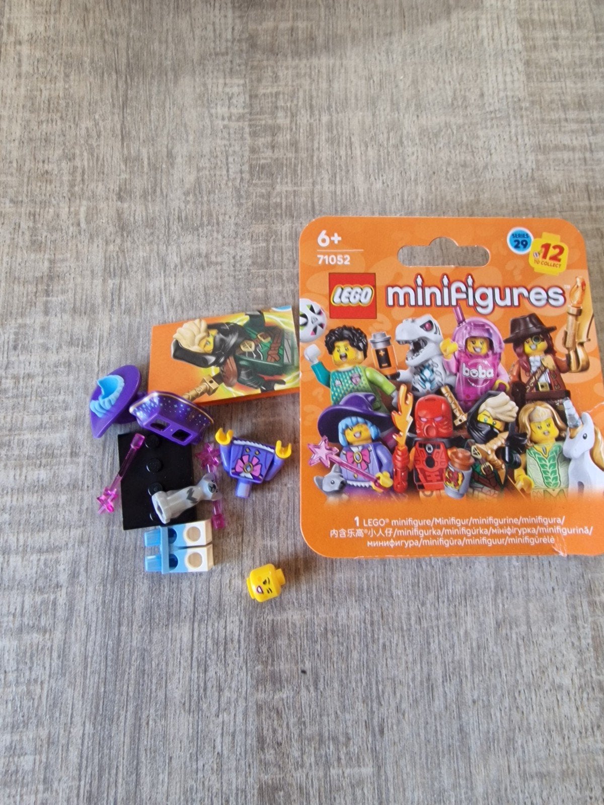 Lego Minifiguren Serie 29 Heksenmeisje met hondje, Lego, Ophalen of Verzenden, Zo goed als nieuw, Minifiguren serie
