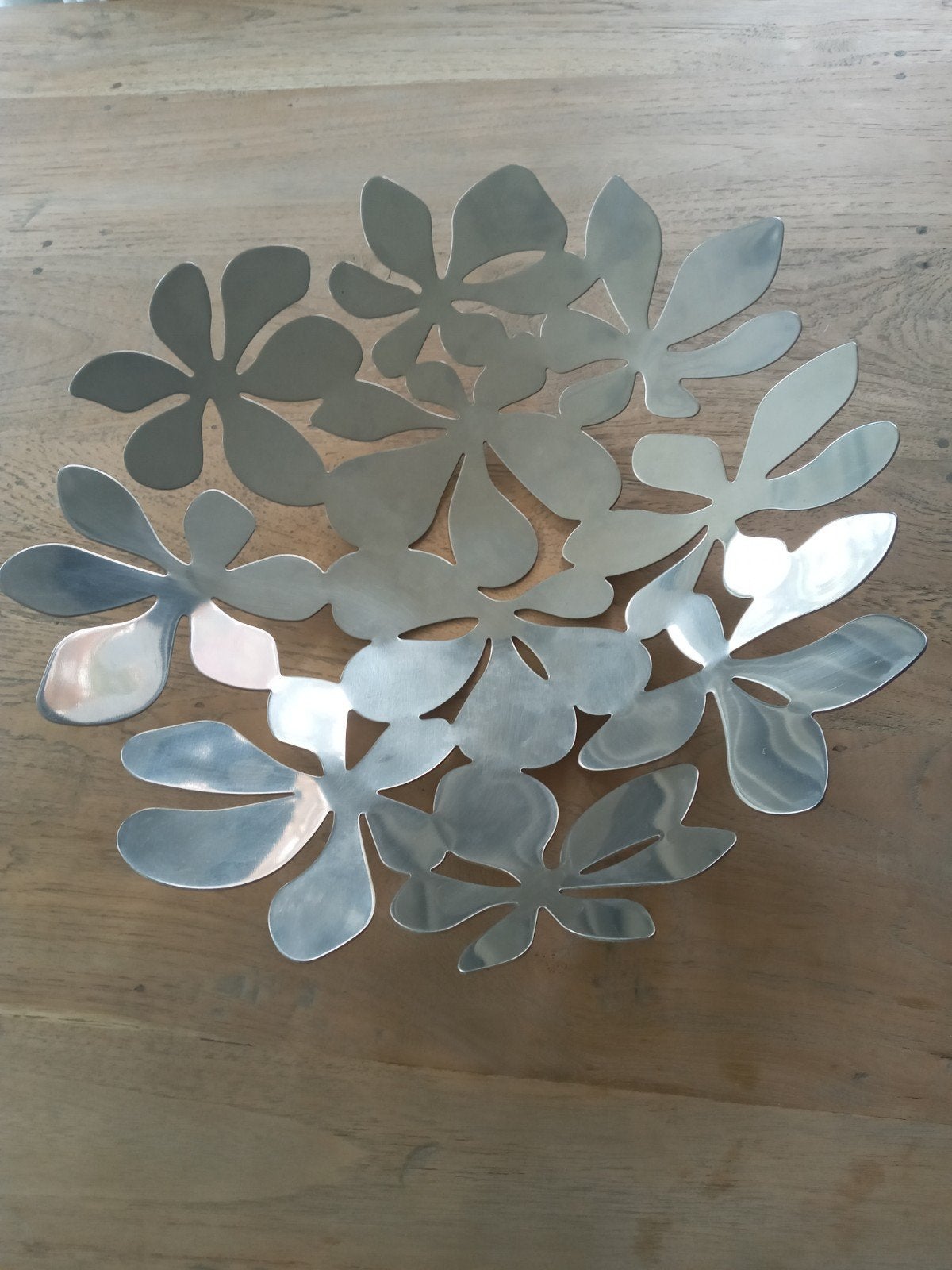 Prachtige fruitschaal in bloemenvorm RVS Monika Mulder Ikea, Schaal, Ophalen of Verzenden, Zo goed als nieuw, Metaal