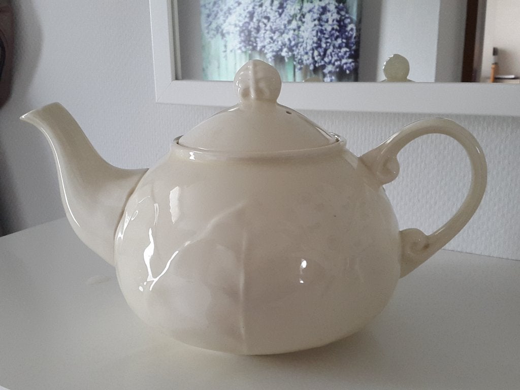 Antieke theepot, Balmoral Castle Pottery,, Verzenden