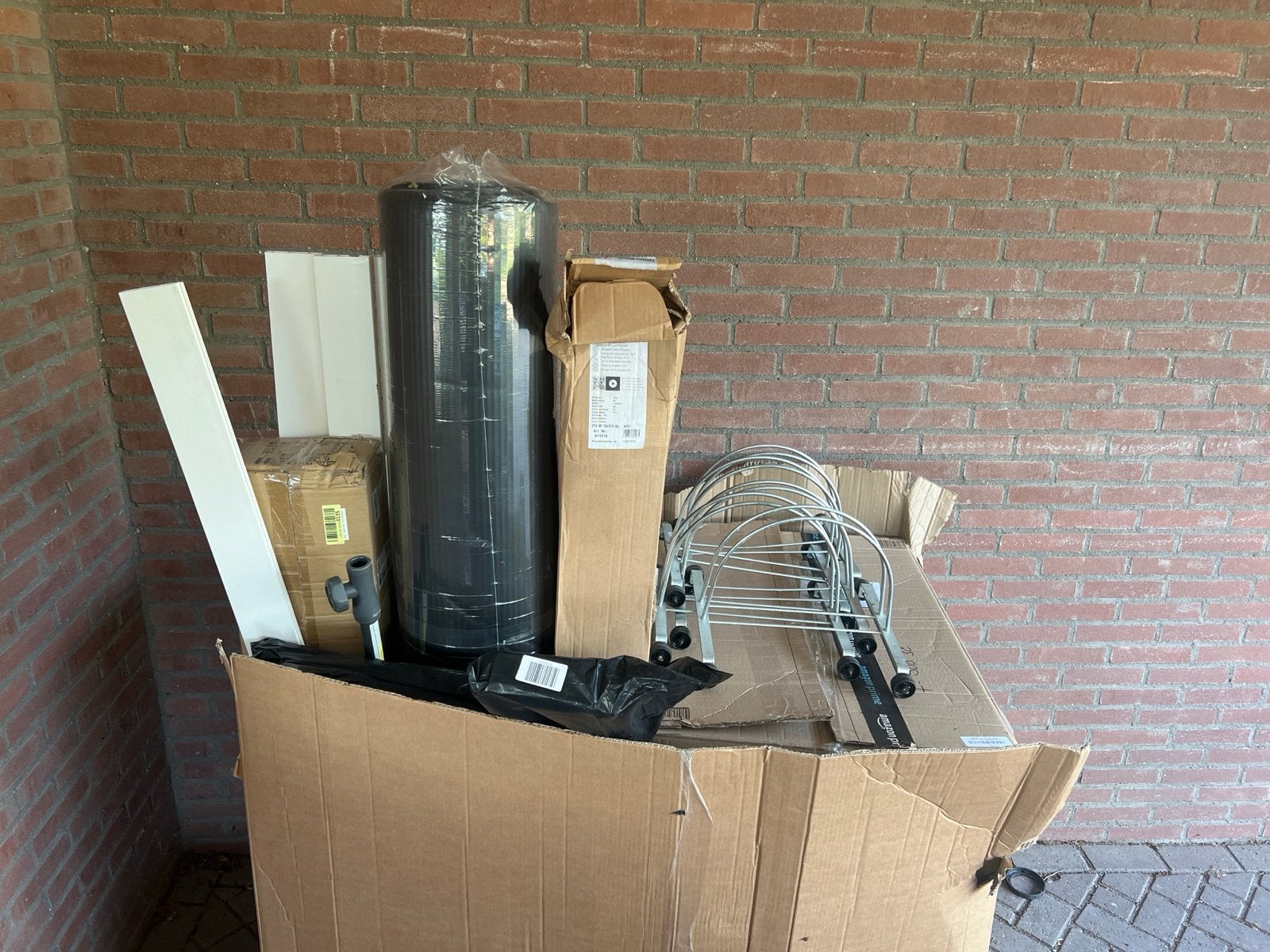 Pallet met +-600 rest partij artikelen en retour artikelen, Ophalen
