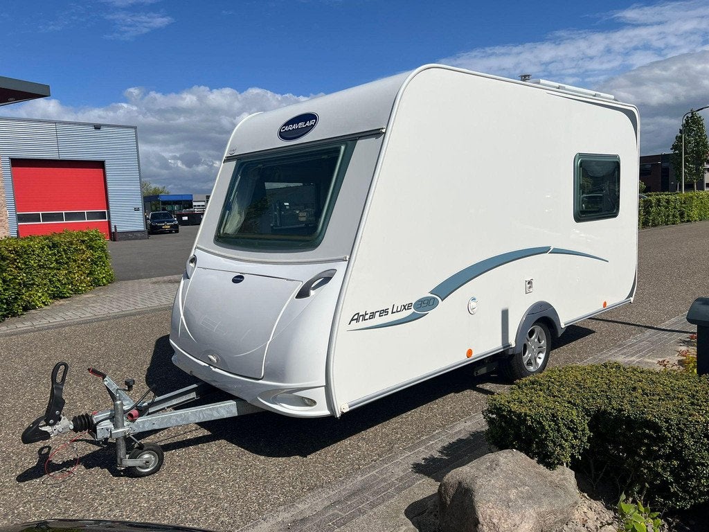 Caravelair Antares Luxe 390 Freeline | Fietsenrek | Dinette, Caravans en Kamperen, Caravans, Vast bed, Tot en met 2, Bedrijf, 750 - 1000 kg