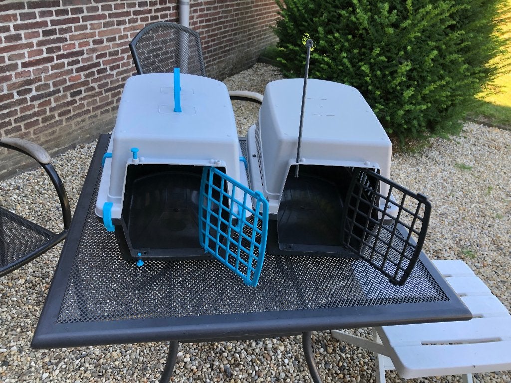 2 stuks reis mand reis bench  en kattengrid 2 zakken 30 ltr, Ophalen of Verzenden, Zo goed als nieuw