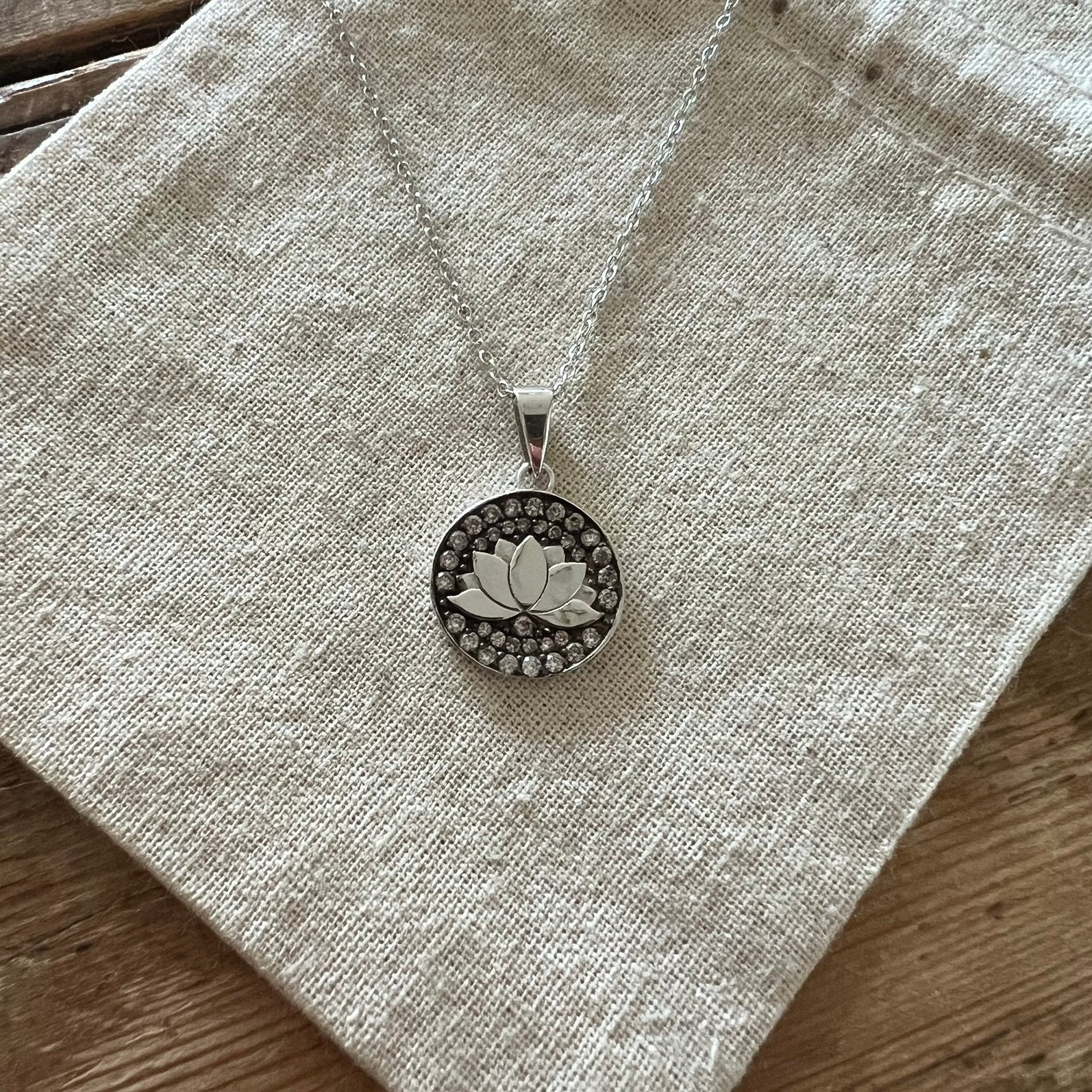Zilveren 925 ketting met Lotus hanger en zirkonia, Verzenden, Zo goed als nieuw, Zilver