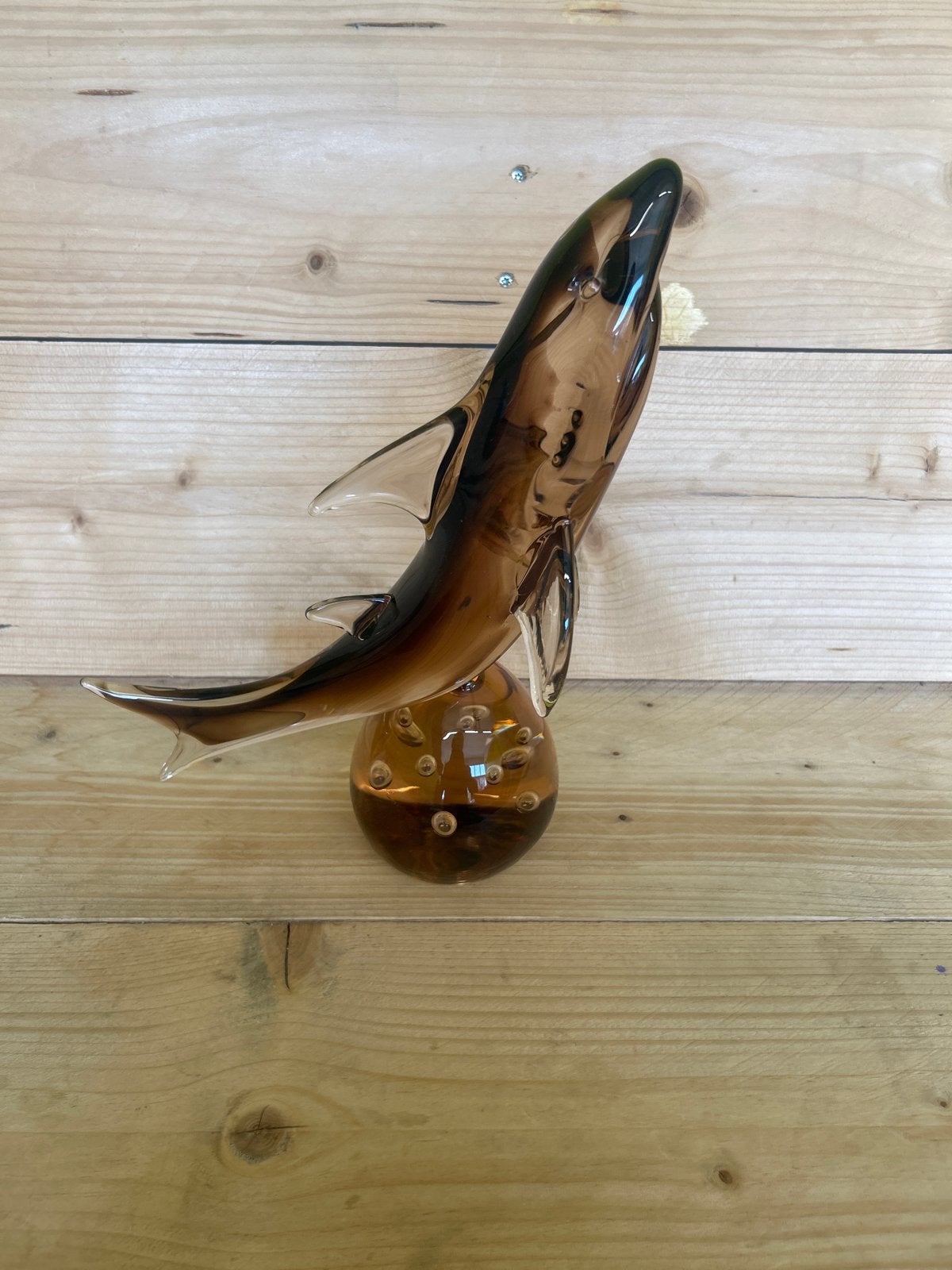 Glazen haai sculptuur - Bruin glas - Modern, Antiek en Kunst, Ophalen, Glas, Handgemaakt, 20 - 50 cm