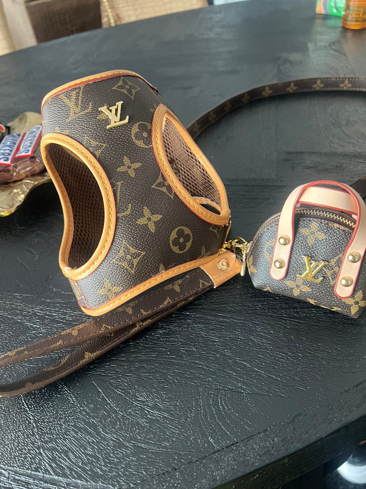 Een nieuwe Louis vutton  honden riem met uitlaat riem, Ophalen of Verzenden, Nieuw