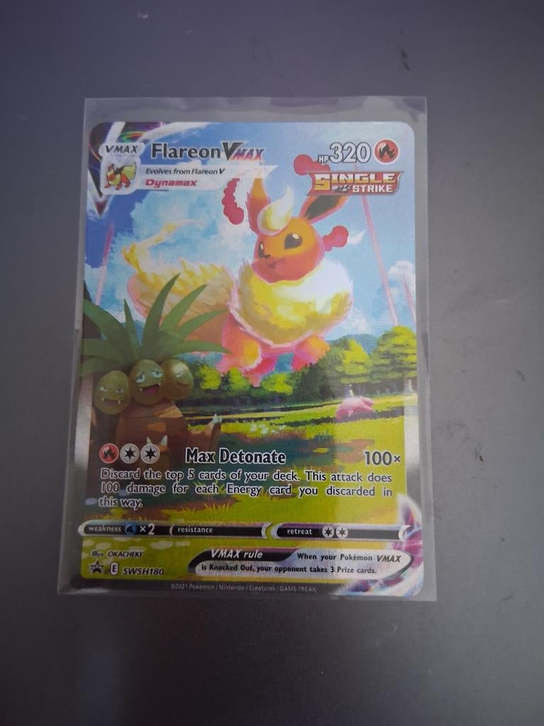 Flareon vmax swsh180 engels, Hobby en Vrije tijd, Verzamelkaartspellen | Pokémon, Ophalen of Verzenden, Zo goed als nieuw