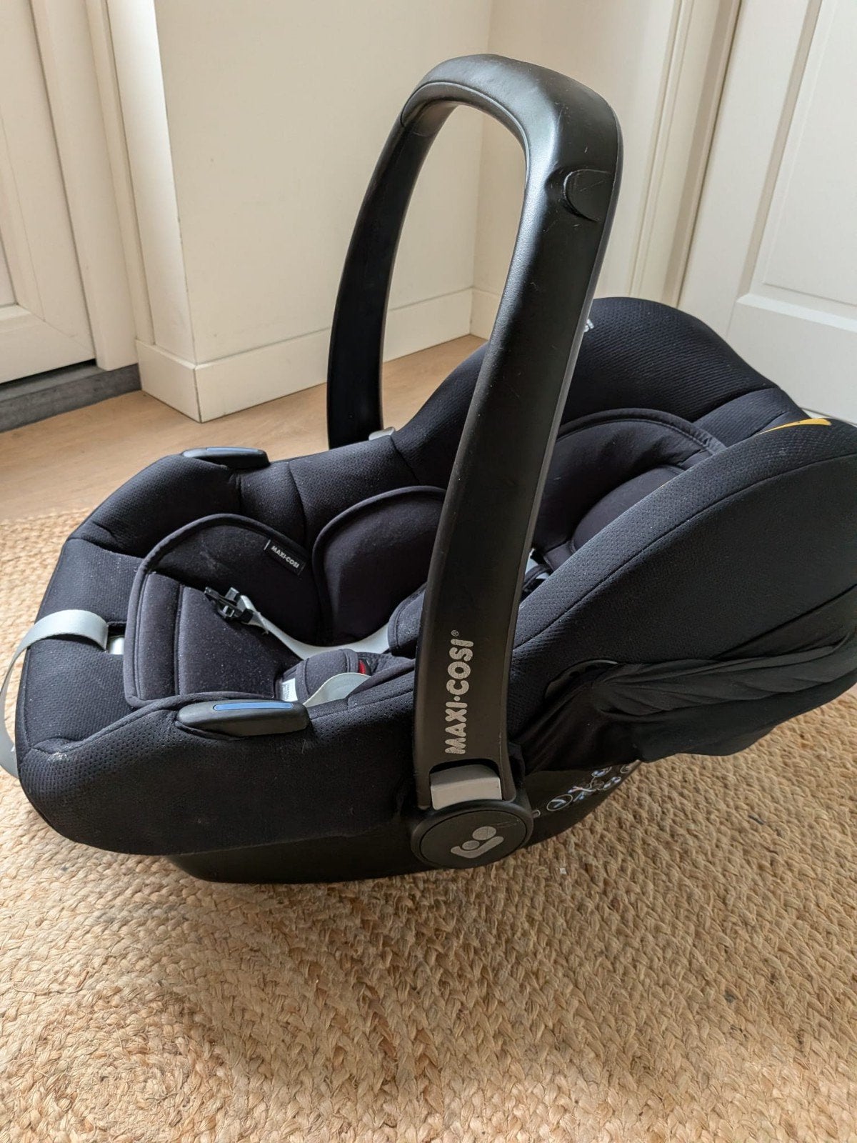Maxi-Cosi CabrioFix i-Size autostoel zwart, Autogordel of Isofix, Zo goed als nieuw, Maxi-Cosi, Ophalen