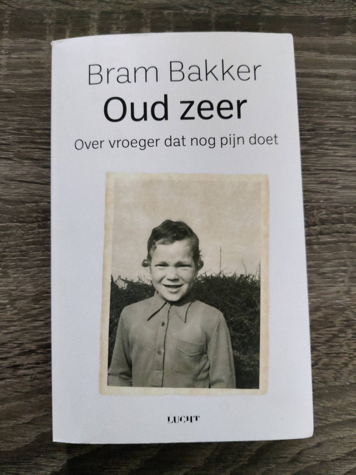📚 Bram Bakker Oud zeer 📚, Ophalen of Verzenden, Zo goed als nieuw, Bram Bakker