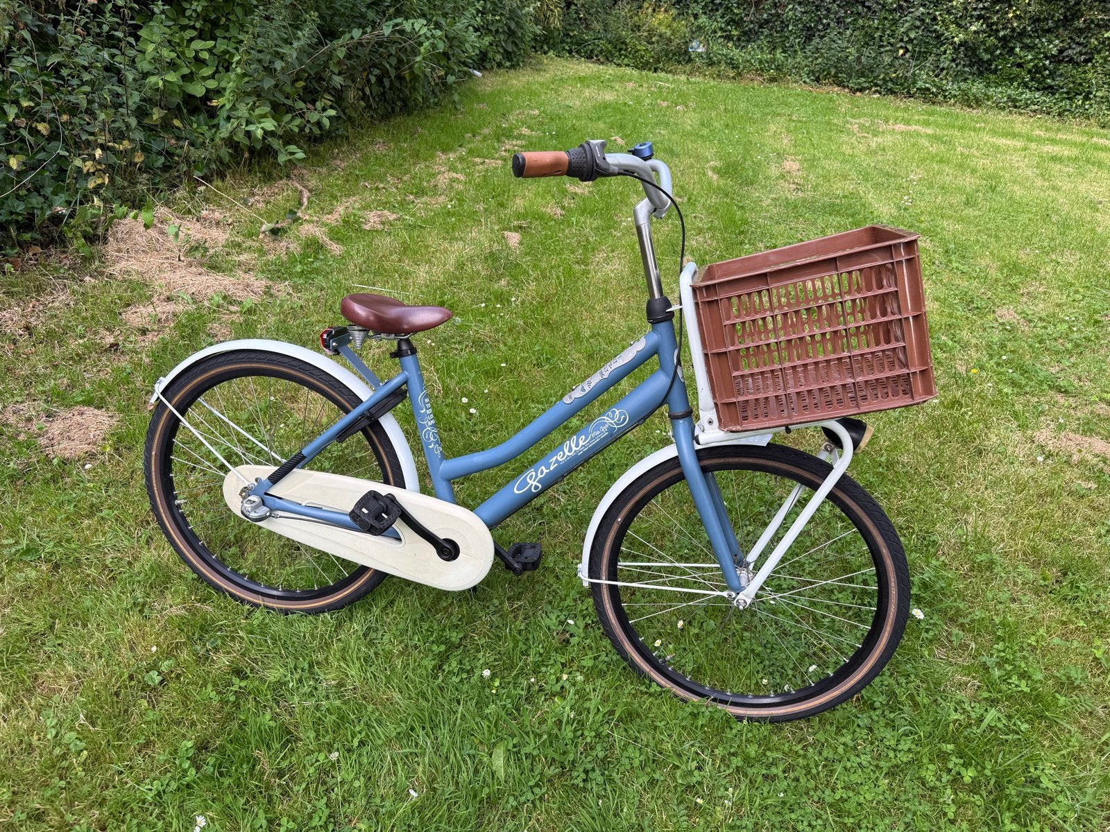 24 inch Gazelle fiets met mandje - Zo goed als nieuw, Fietsen en Brommers, Fietsen | Meisjes, Ophalen, Zo goed als nieuw, 26 inch of meer