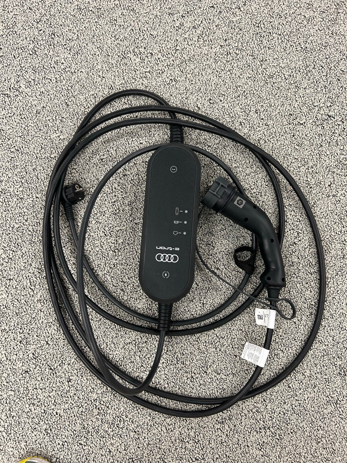 Audi e-tron Universele Oplader met diverse adapters, Auto diversen, Ophalen of Verzenden, Nieuw, Laadkabel