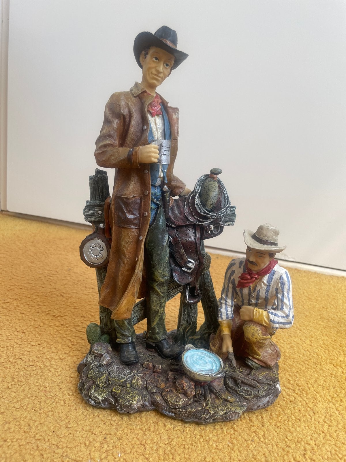 Cowboy beeldje: Twee cowboys bij kampvuur, Ophalen, Zo goed als nieuw, Mens