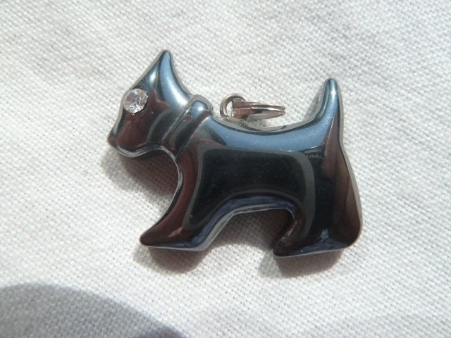 Hanger hond van Hematiet, Sieraden, Tassen en Uiterlijk, Edelstenen, Ophalen of Verzenden, Nieuw