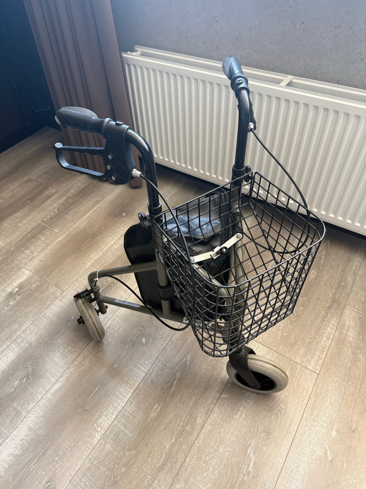 Handige rollator met 3 wielen, Diversen, Rollators, Ophalen, Gebruikt