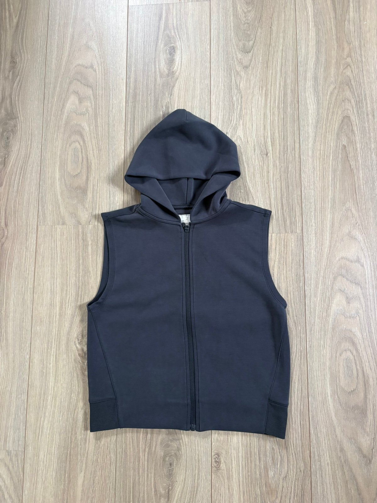 Donkerblauw mouwloos vest met capuchon - ZARA - maat 128, Kinderen en Baby's, Kinderkleding | Maat 128, Ophalen of Verzenden, Zo goed als nieuw