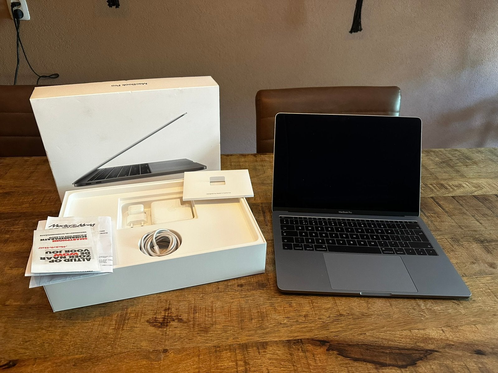 Macbook Pro 13” Volledig Nieuwstaat met Factuur, MacBook Pro, 2 tot 3 Ghz, Qwerty, 8 GB