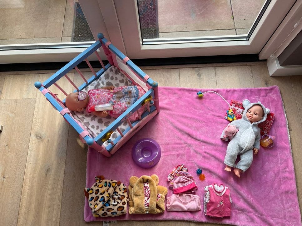 Baby Born pop met bedje en accessoires, Ophalen of Verzenden, Gebruikt, Babypop
