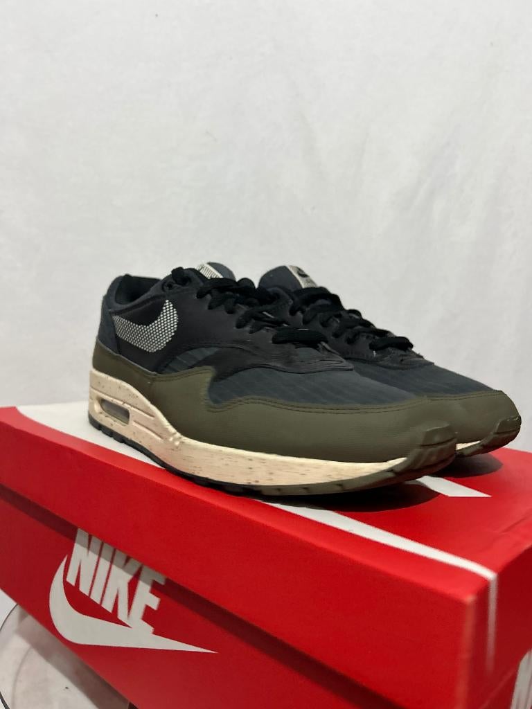 ALS NIEUW! Maat 44,5 - Nike Air Max 1 SE Medium Olive, Overige kleuren, Verzenden, Nike, Nike